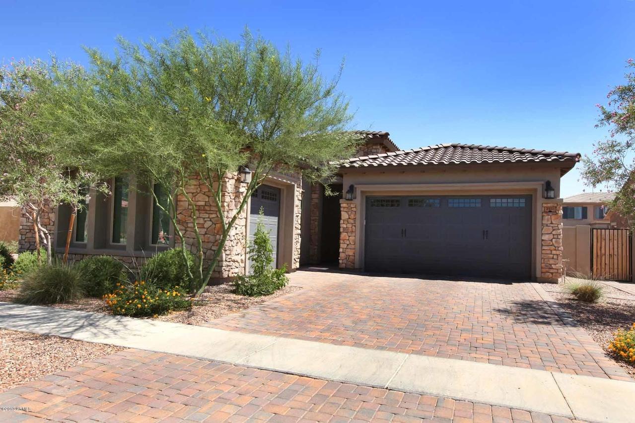 2841 E Maplewood St., Gilbert, AZ 85297