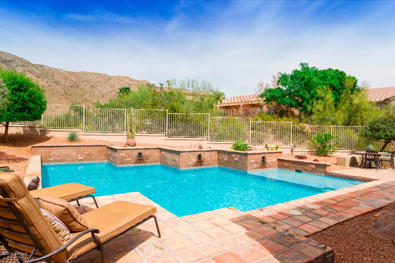 526 W Desert Flower Ln., Phoenix, AZ 85045