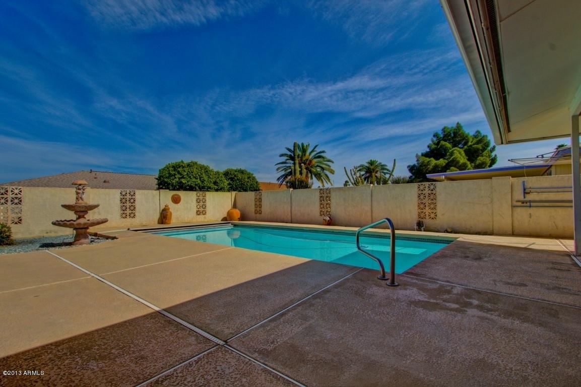 13820 N Whispering Lake Dr., Sun City, AZ 85351