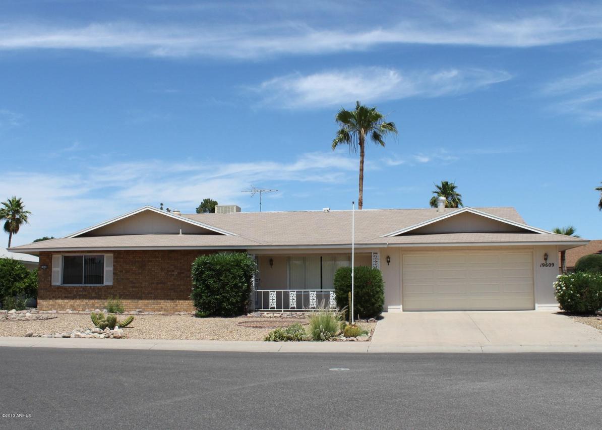 19609 N Pine Springs Dr., Sun City, AZ 85373