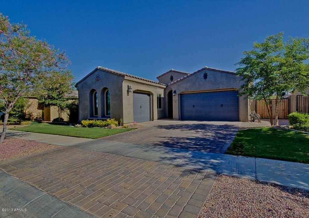 2818 E Maplewood St., Gilbert, AZ 85297
