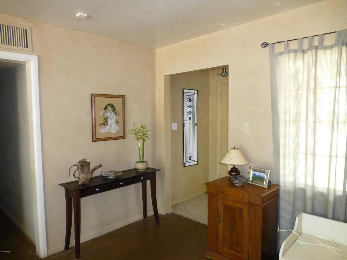 3002 E Mitchell Dr., Phoenix, AZ 85016