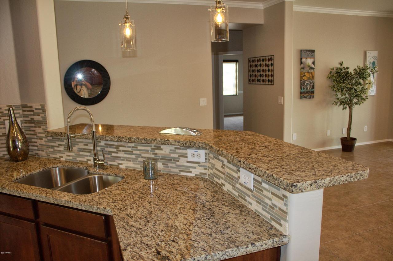 1112 W Desert Glen Dr., San Tan Valley, AZ 85143