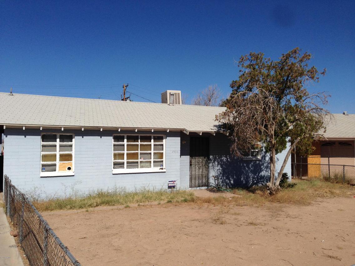 1702 E Sunland Ave., Phoenix, AZ 85040