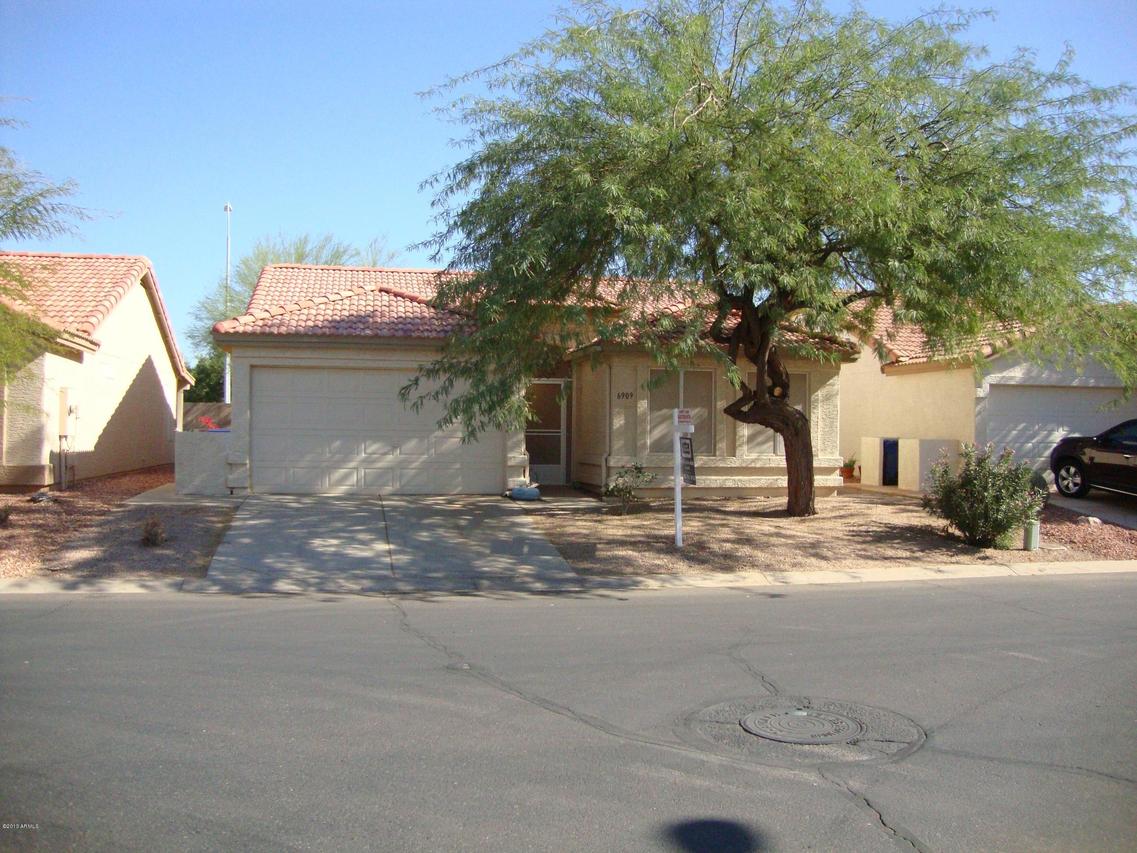 6909 S Oakmont Dr., Chandler, AZ 85249