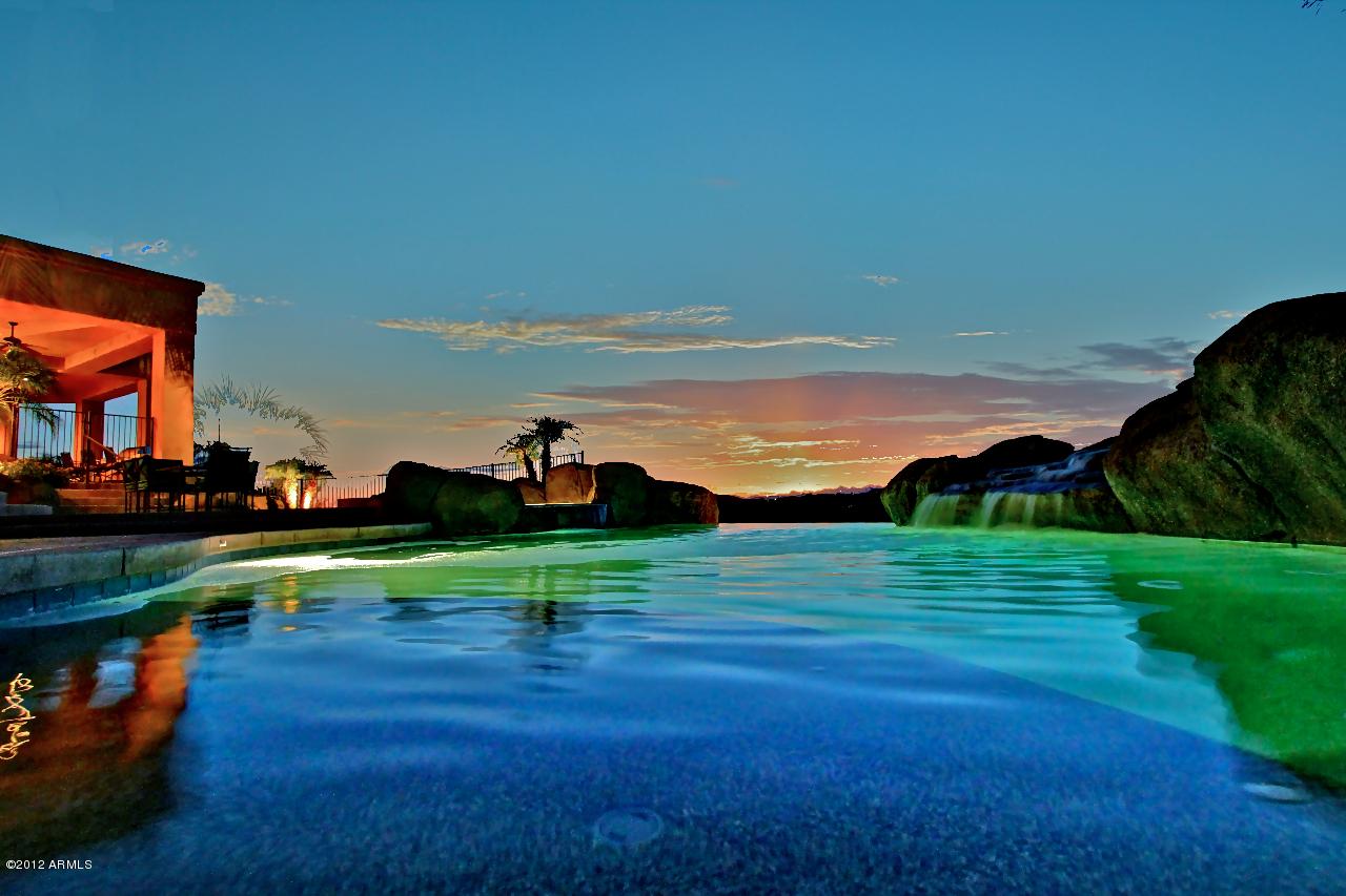 2704 W Espartero Way, Phoenix, AZ 85086