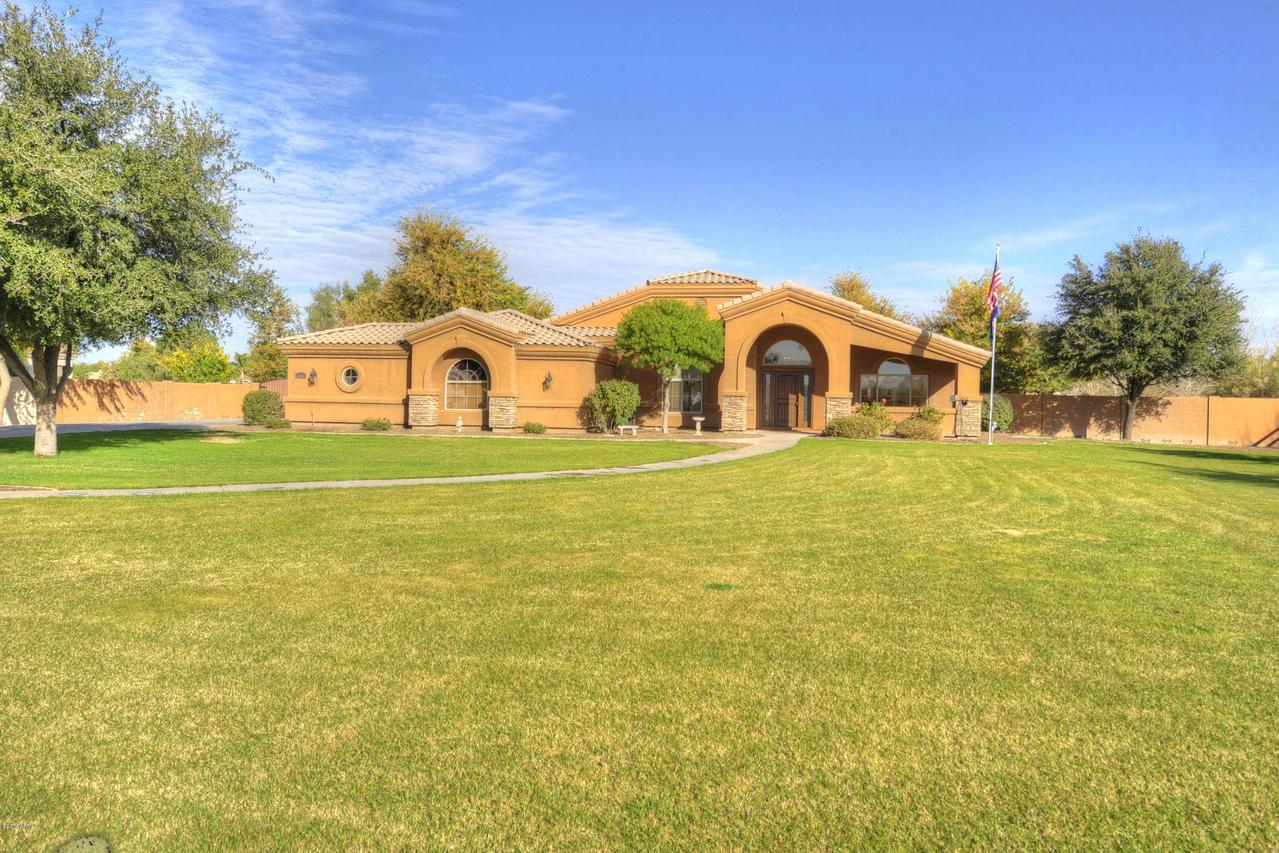 2670 E Meadowview Dr., Gilbert, AZ 85298