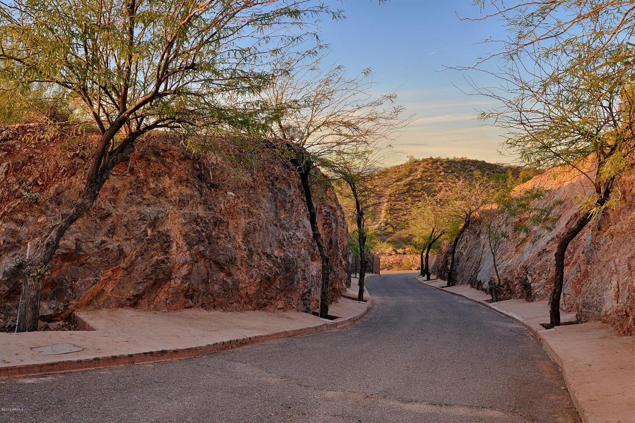 301 E Jomax Rd., Phoenix, AZ 85085