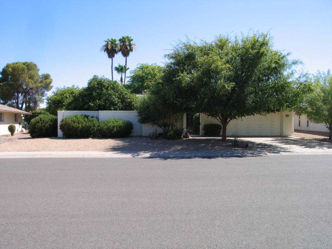 10327 W Sombrero Cir., Sun City, AZ 85373