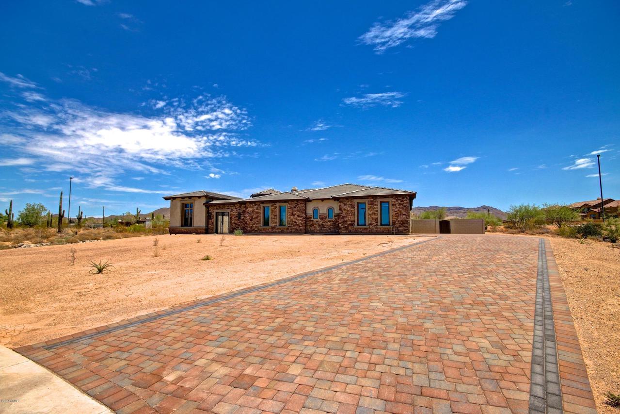 2353 N Woodruff, Mesa, AZ 85207