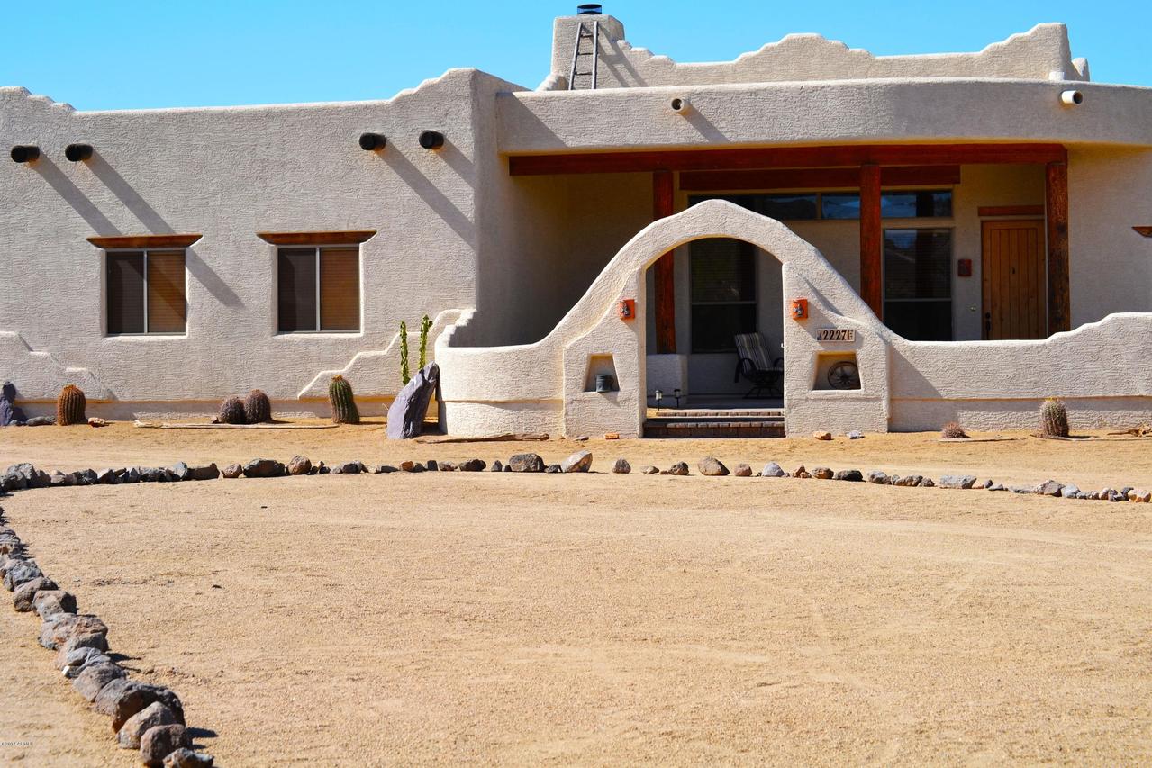 2227 W Estrella Rd., New River, AZ 85087