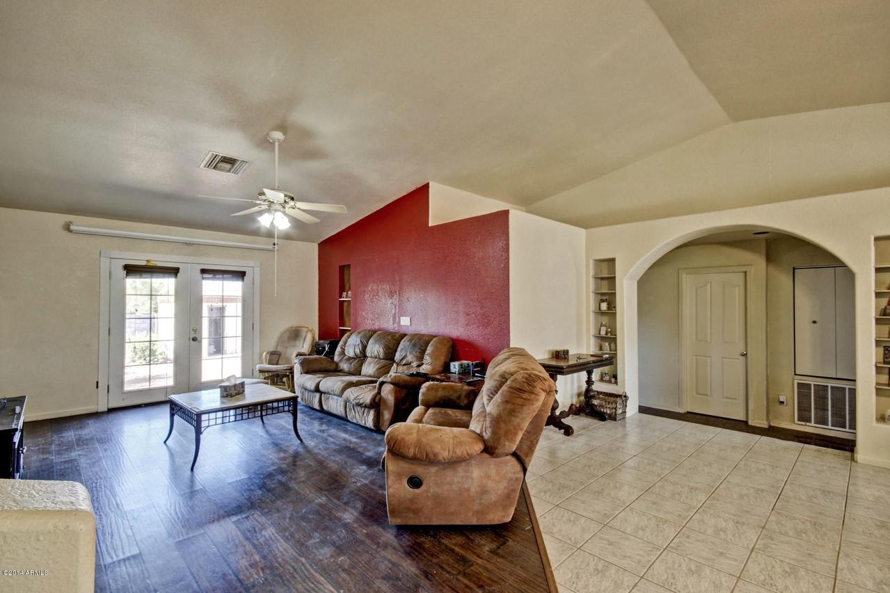 44429 N 20th St., New River, AZ 85087