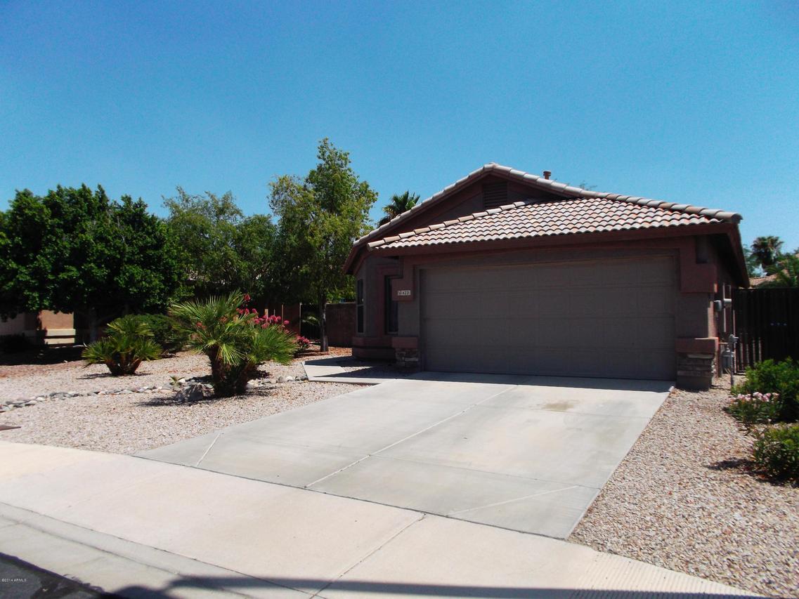6221 E Roland St., Mesa, AZ 85215