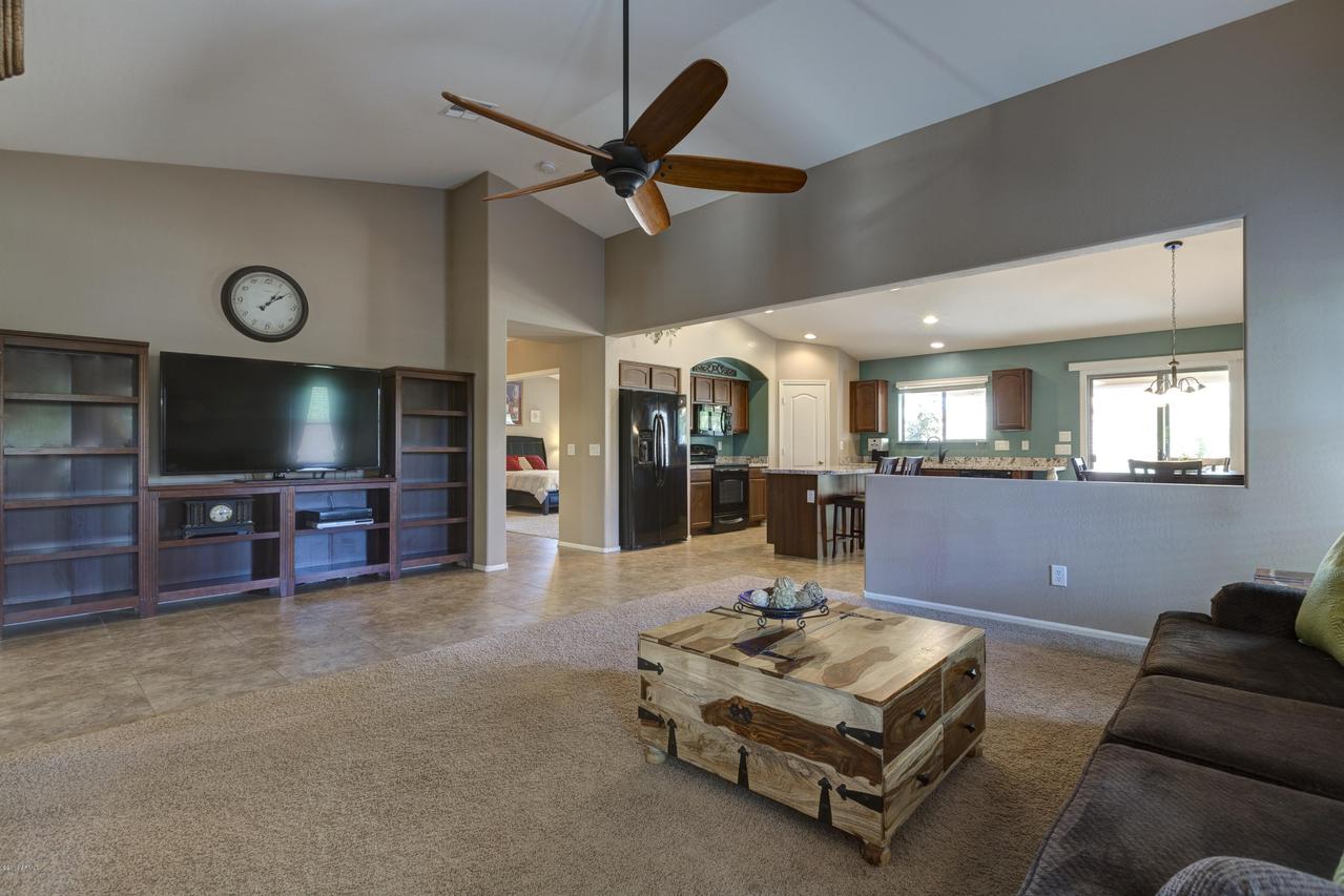 3910 E Aragonite Ln., San Tan Valley, AZ 85143