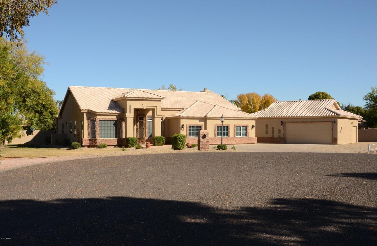 8642 E Waterford Cir., Mesa, AZ 85212