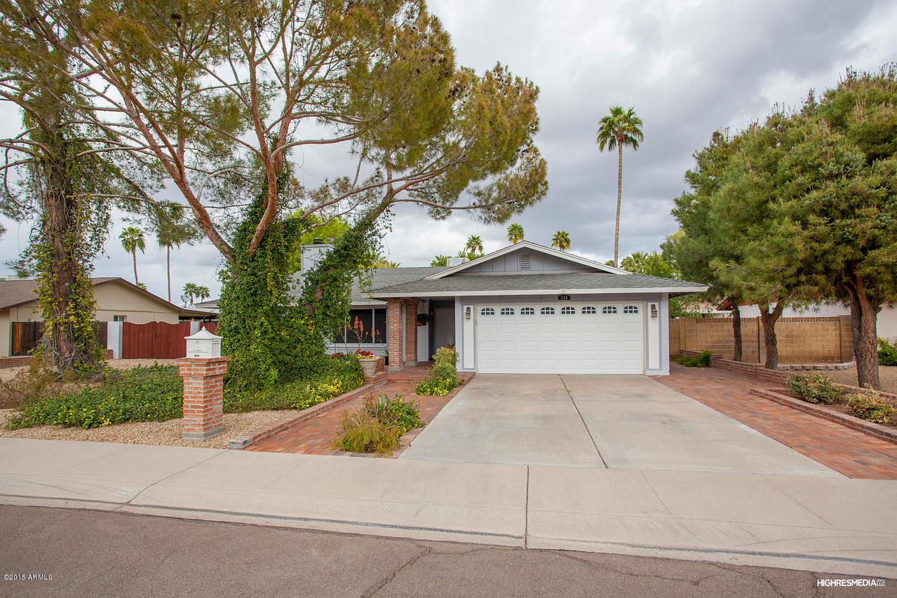 220 E Woodman Dr., Tempe, AZ 85283