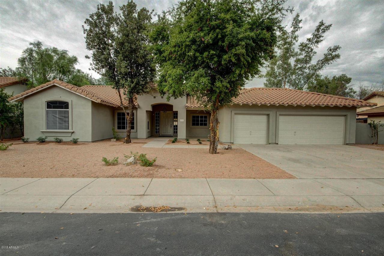 902 N Oxford Ln., Chandler, AZ 85225