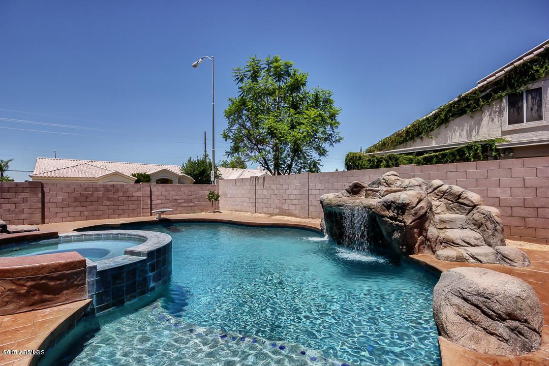 2822 E Fairfield St., Mesa, AZ 85213