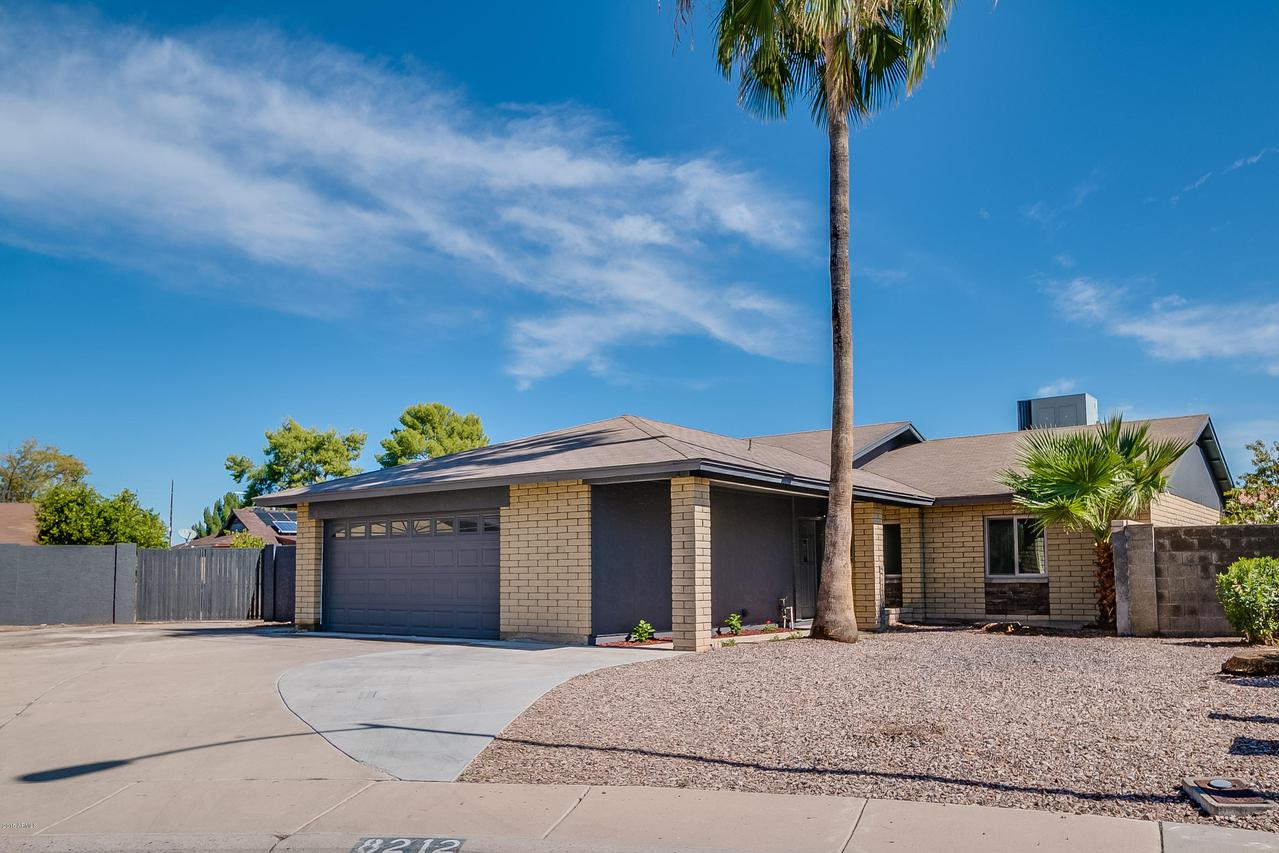 8212 W Laurel Ln., Peoria, AZ 85345