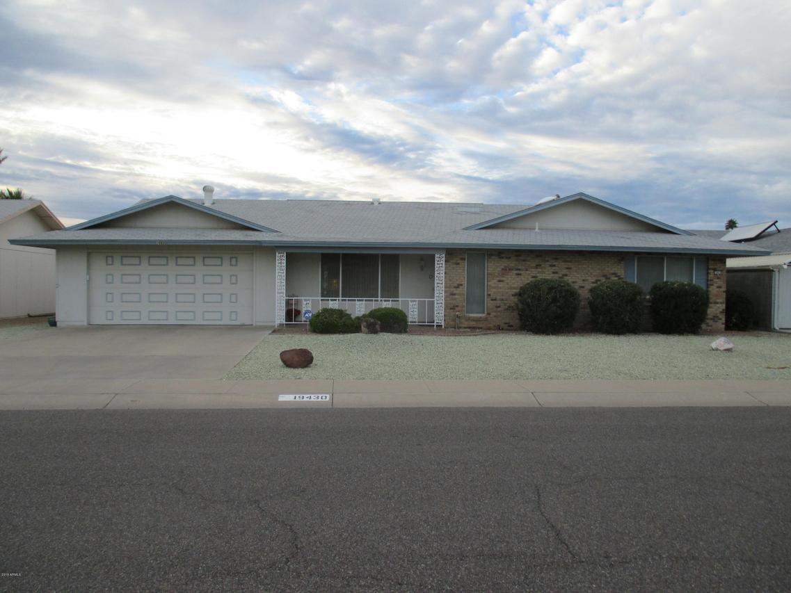 19430 N Willowcreek Cir., Sun City, AZ 85373