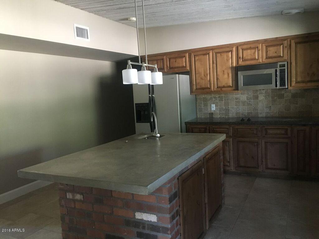 8402 W Daley Ln., Peoria, AZ 85383