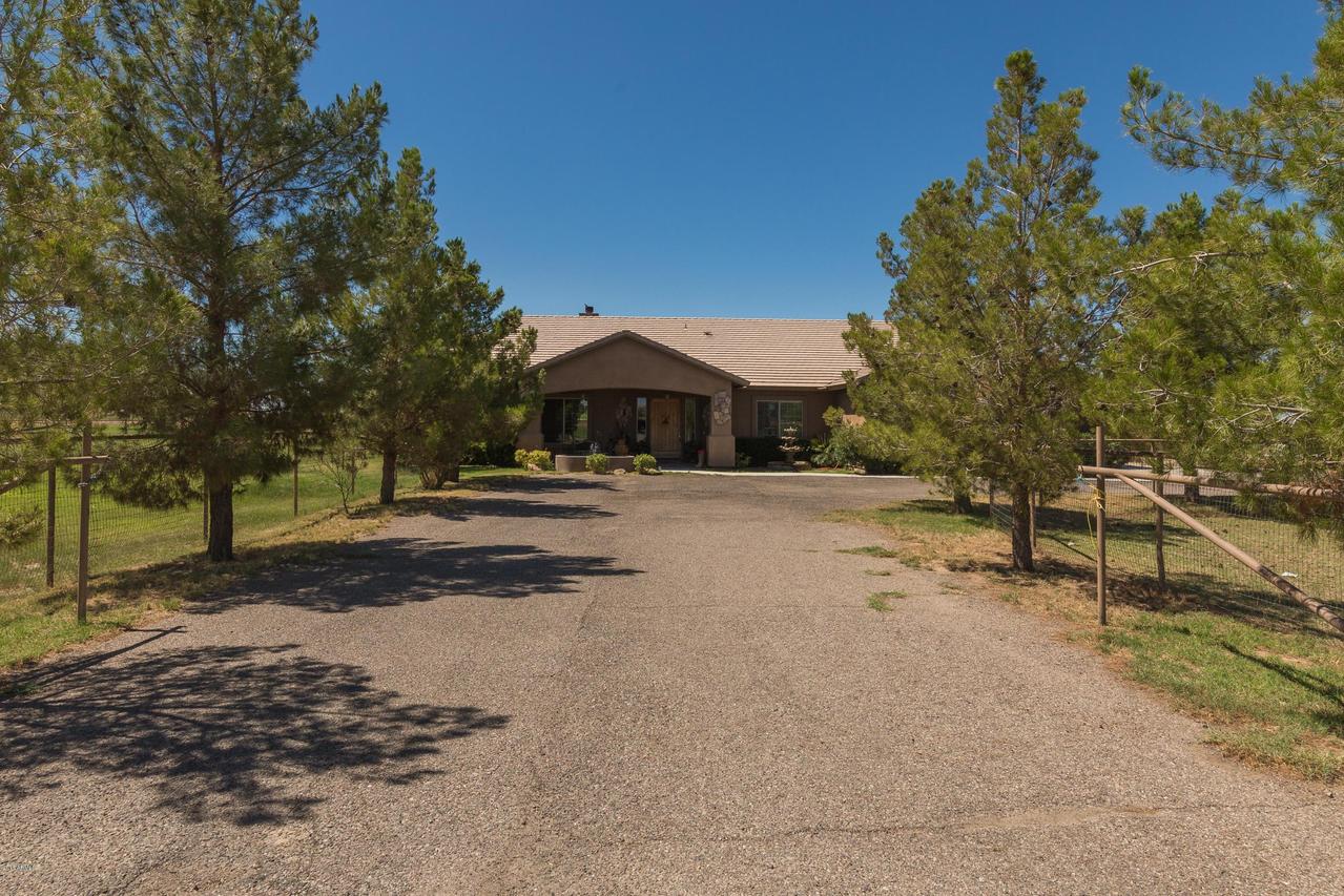 3063 E Caitlin Way, San Tan Valley, AZ 85140