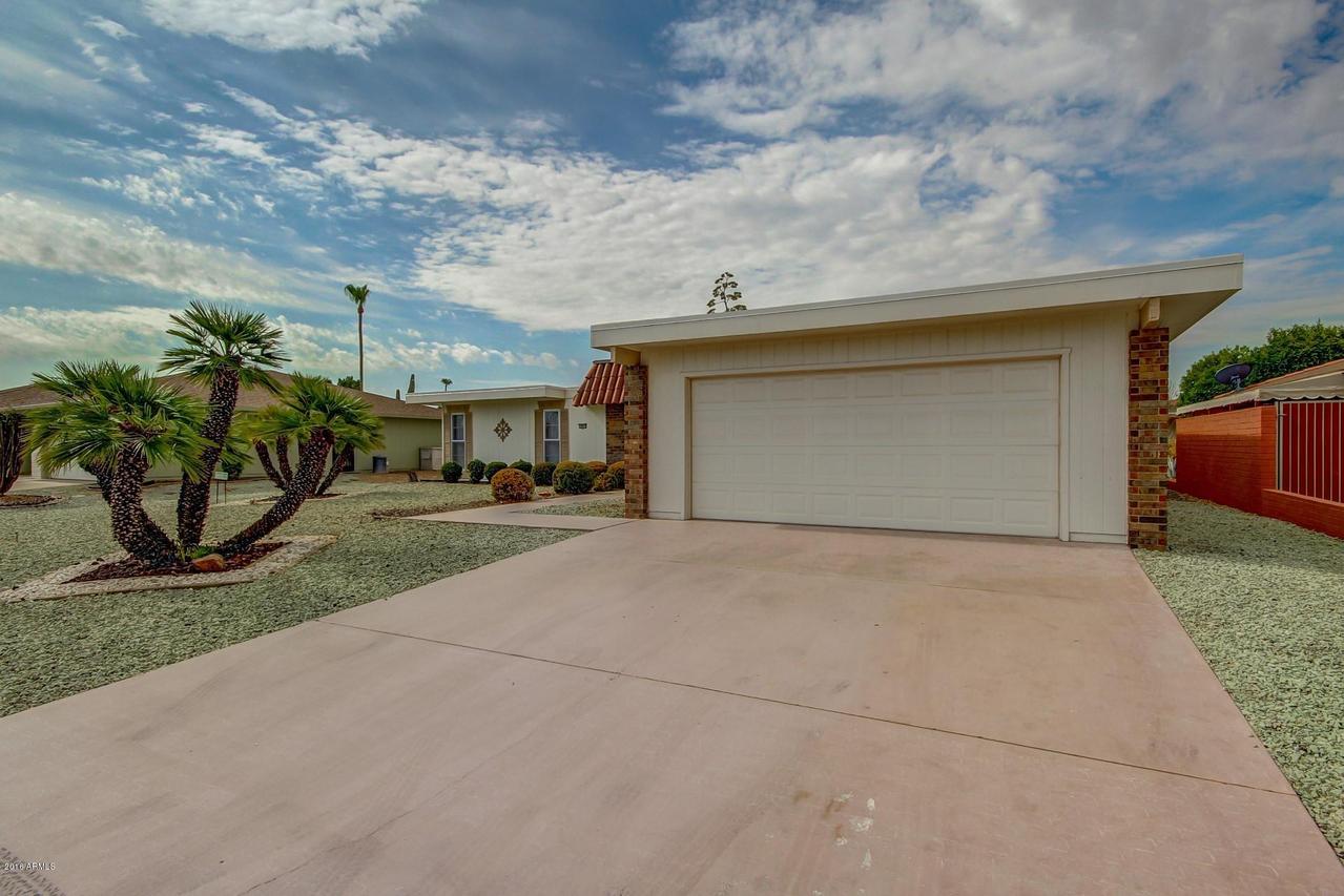 10901 W Manzanita Dr., Sun City, AZ 85373