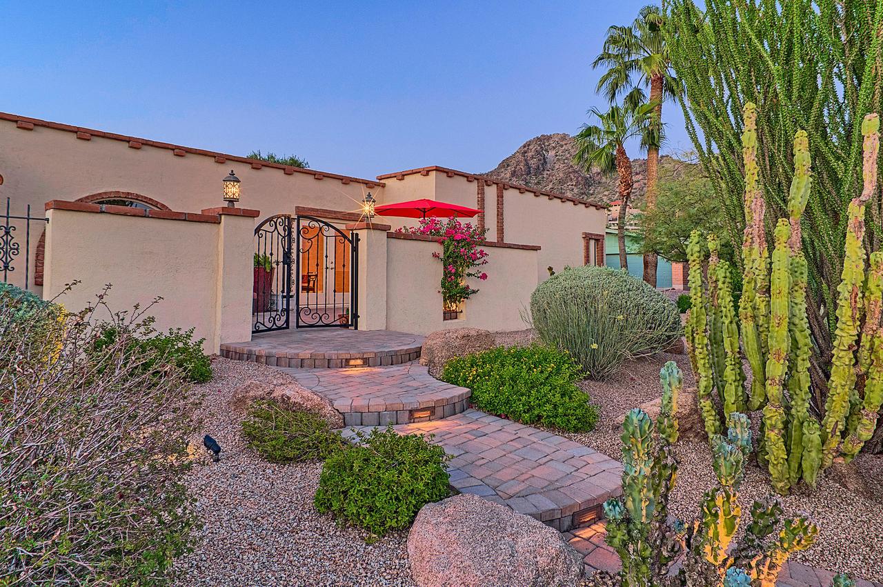 2204 E Glenn Dr., Phoenix, AZ 85020