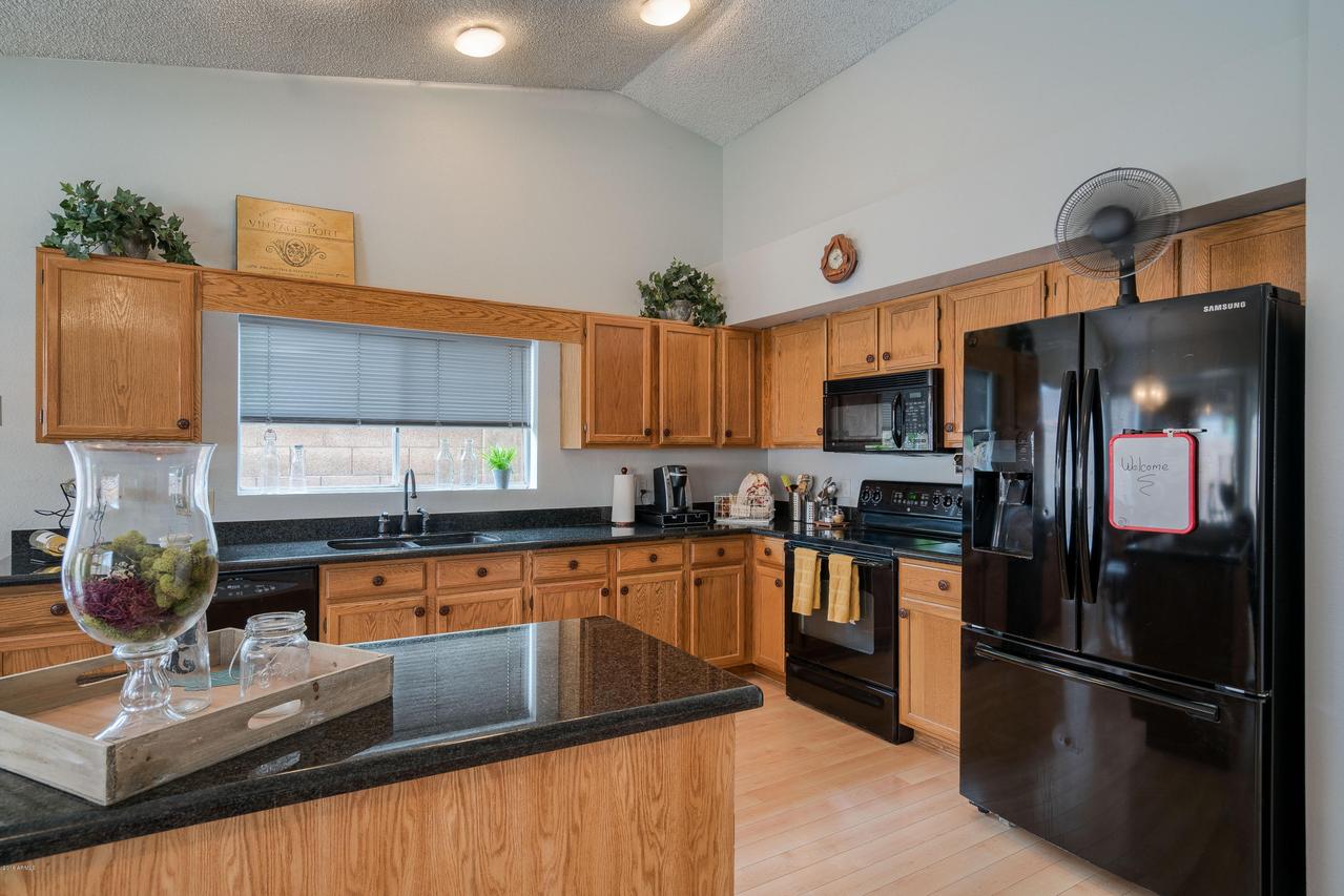 8422 W Dreyfus Dr., Peoria, AZ 85381