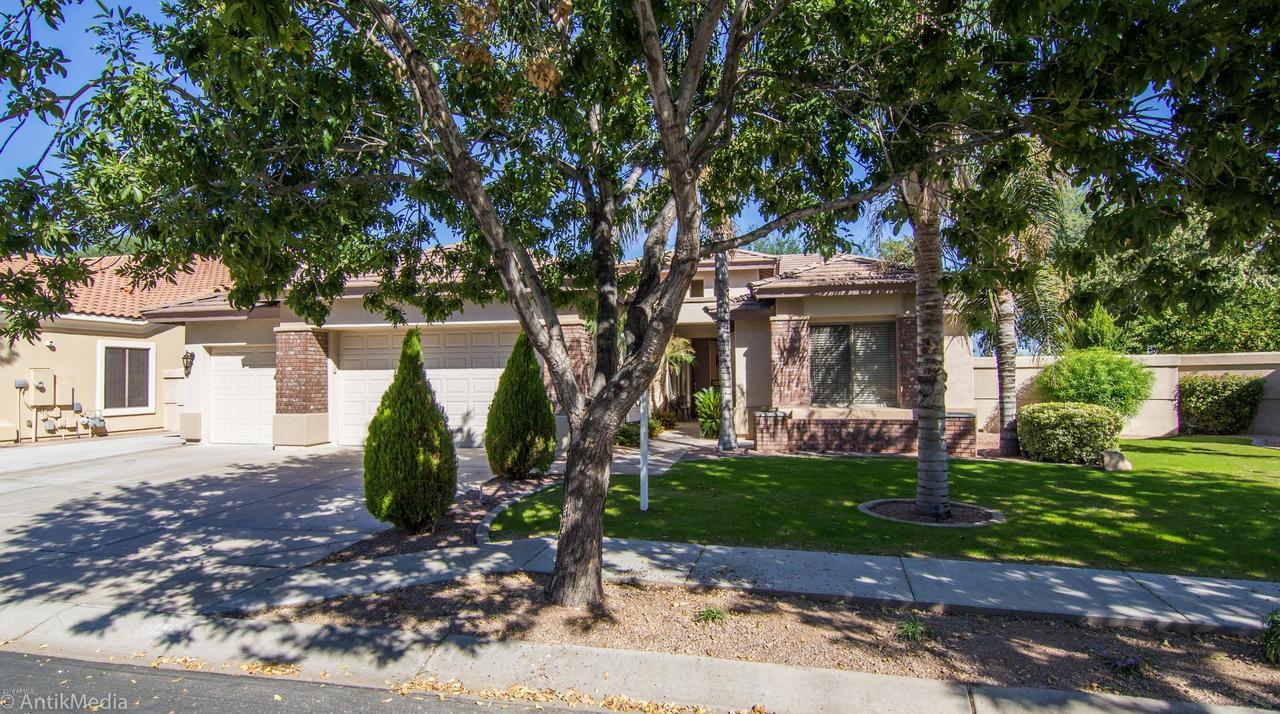 130 W Sunburst Ln., Tempe, AZ 85284
