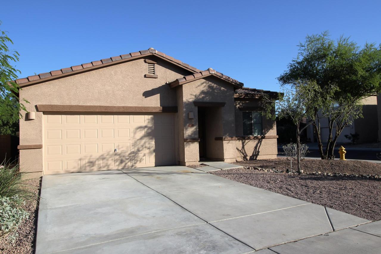 2203 N 92nd Glen, Phoenix, AZ 85037