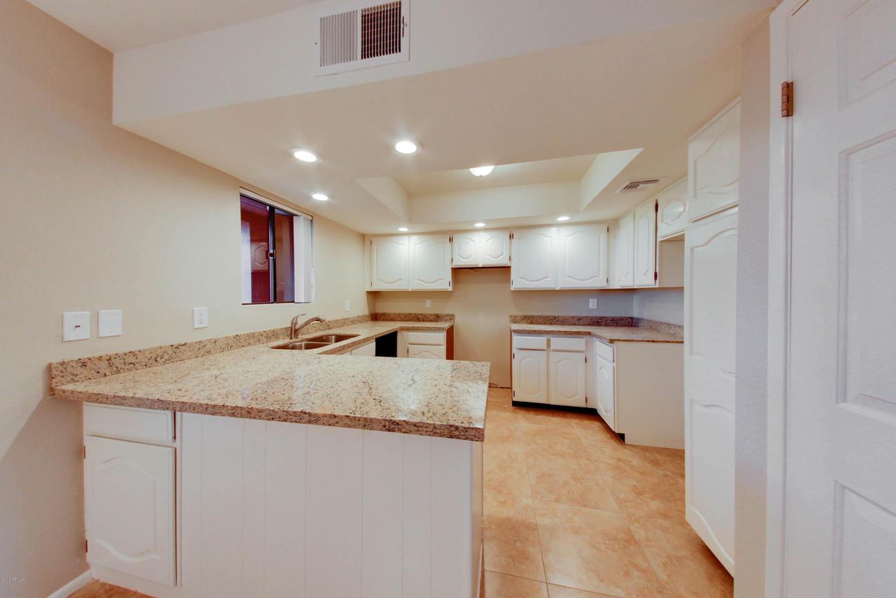 12222 N Paradise Village Pkwy. #402, Phoenix, AZ 85032