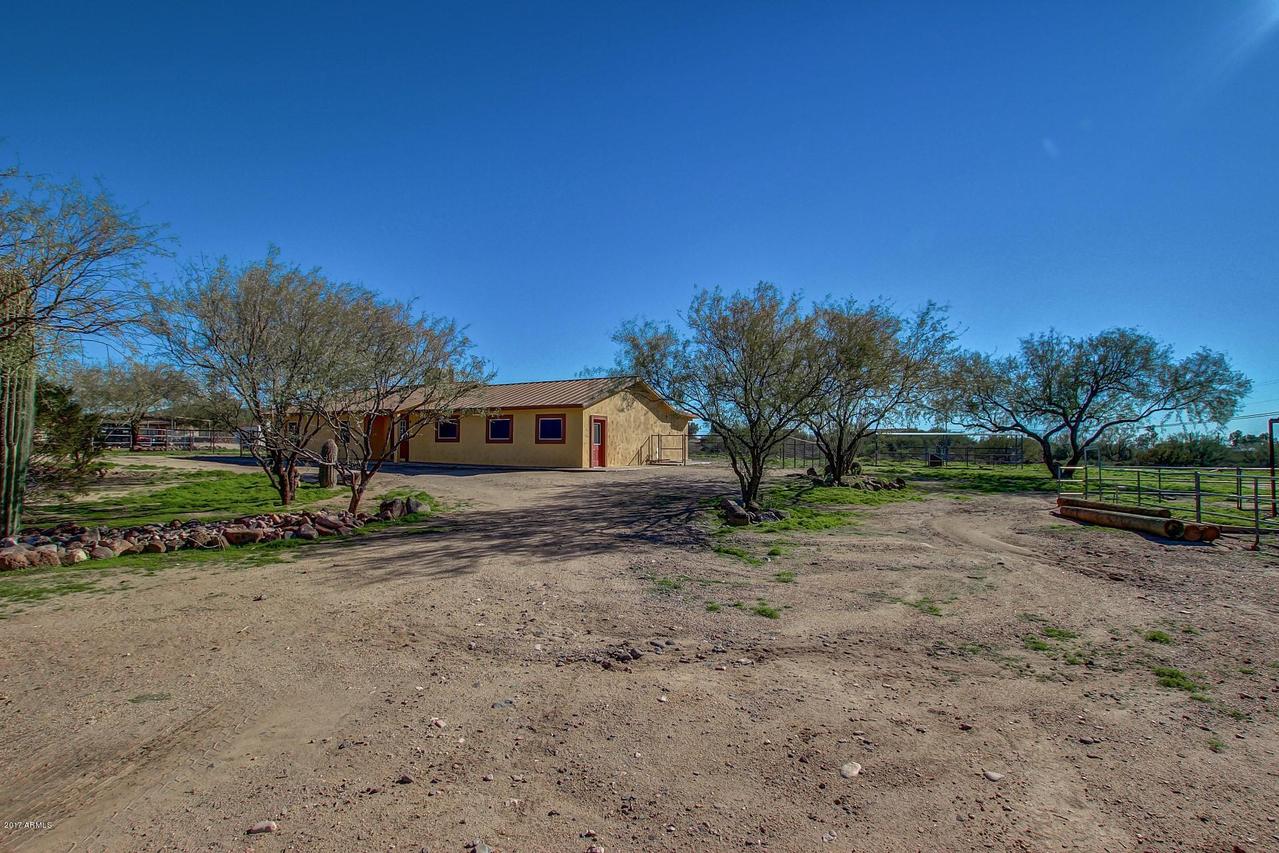 43817 N 3rd Ave., New River, AZ 85087