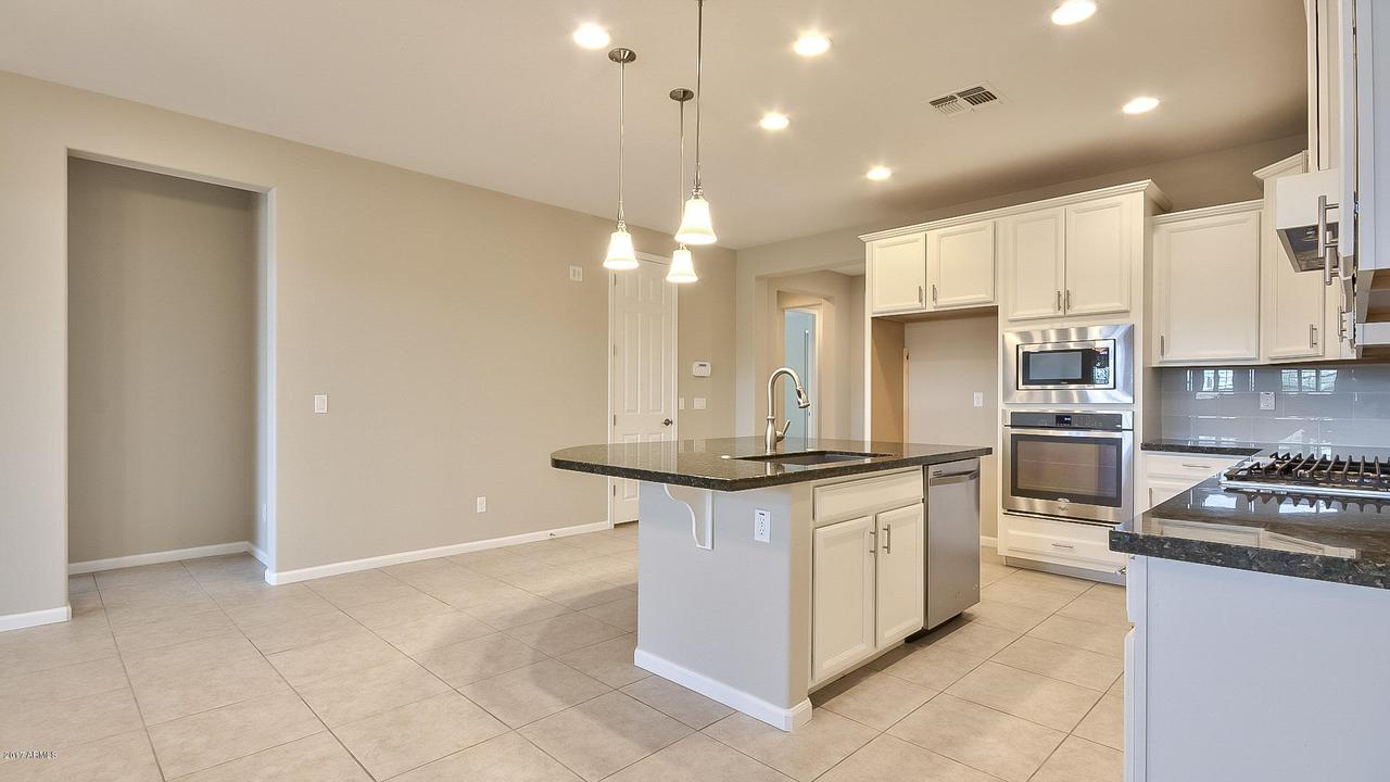 8649 N 89th Dr., Peoria, AZ 85345