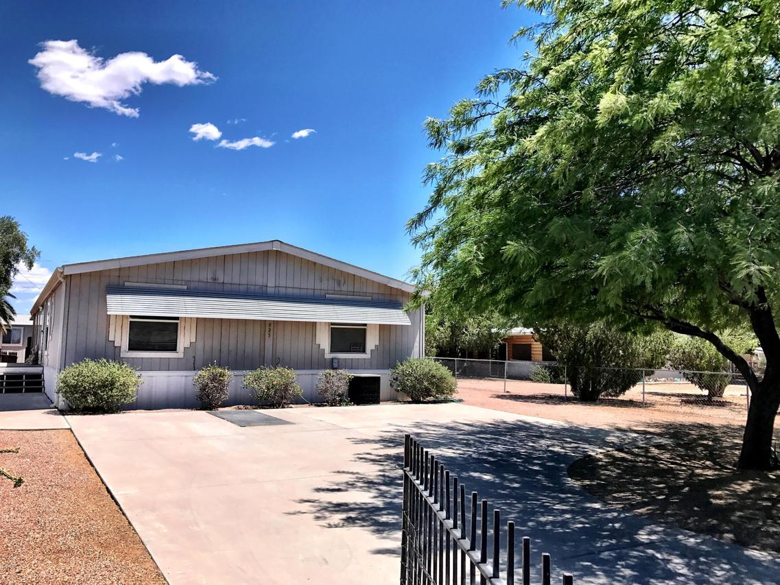 925 S Warner Dr., Apache Junction, AZ 85220