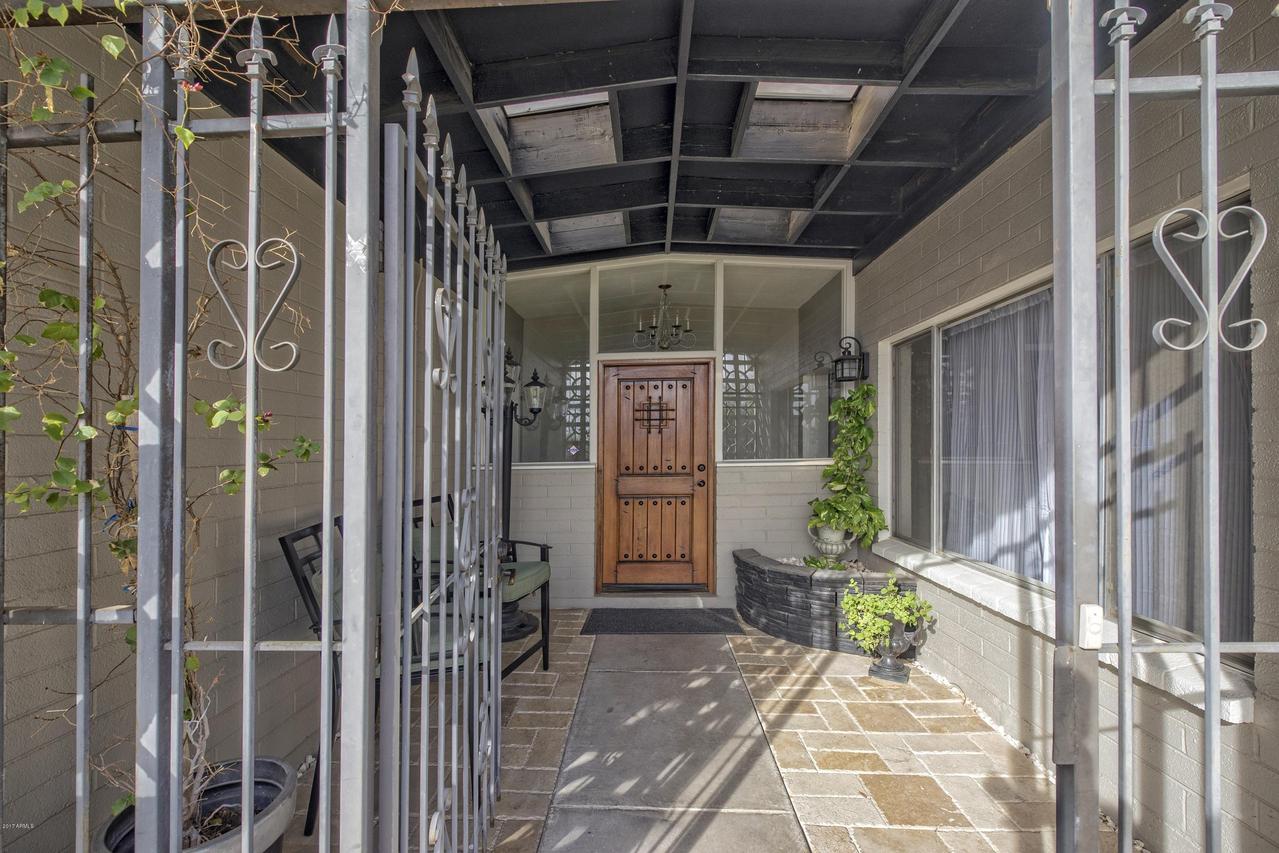 11004 N 33rd St., Phoenix, AZ 85028