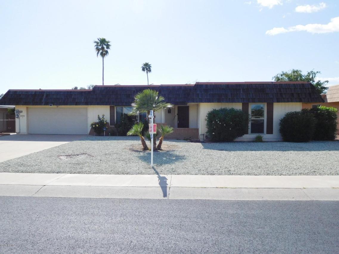 16430 N Meadow Park Dr., Sun City, AZ 85351