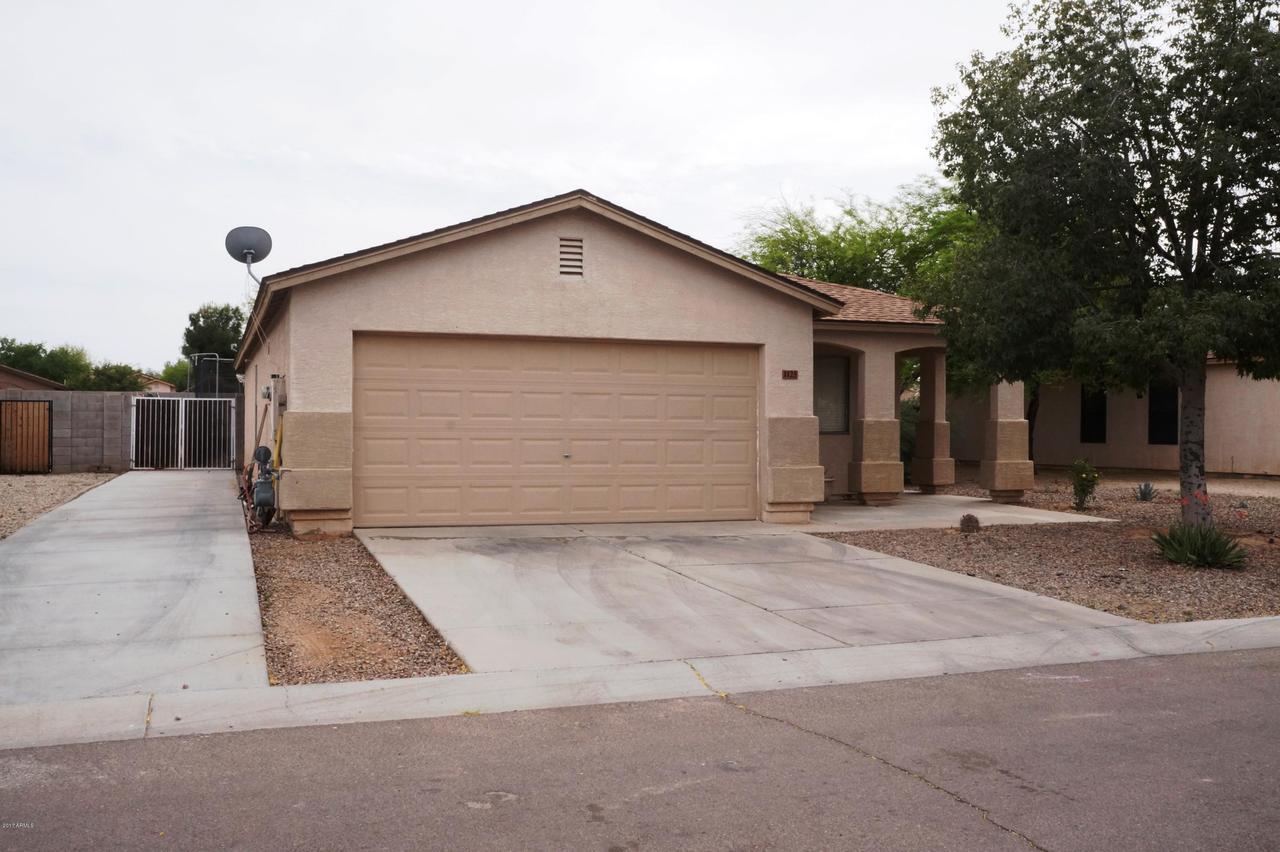 1125 E Silversmith Tr., San Tan Valley, AZ 85143
