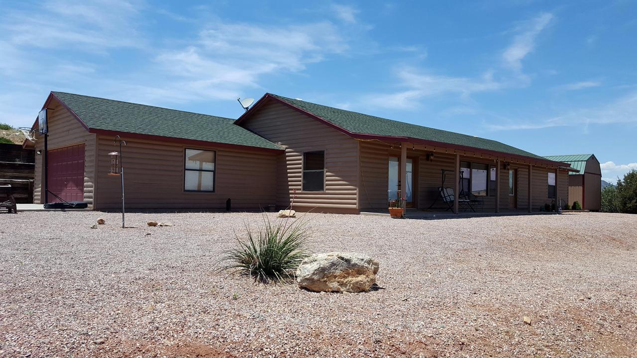 17640 S Oak Dr., Peeples Valley, AZ 86332