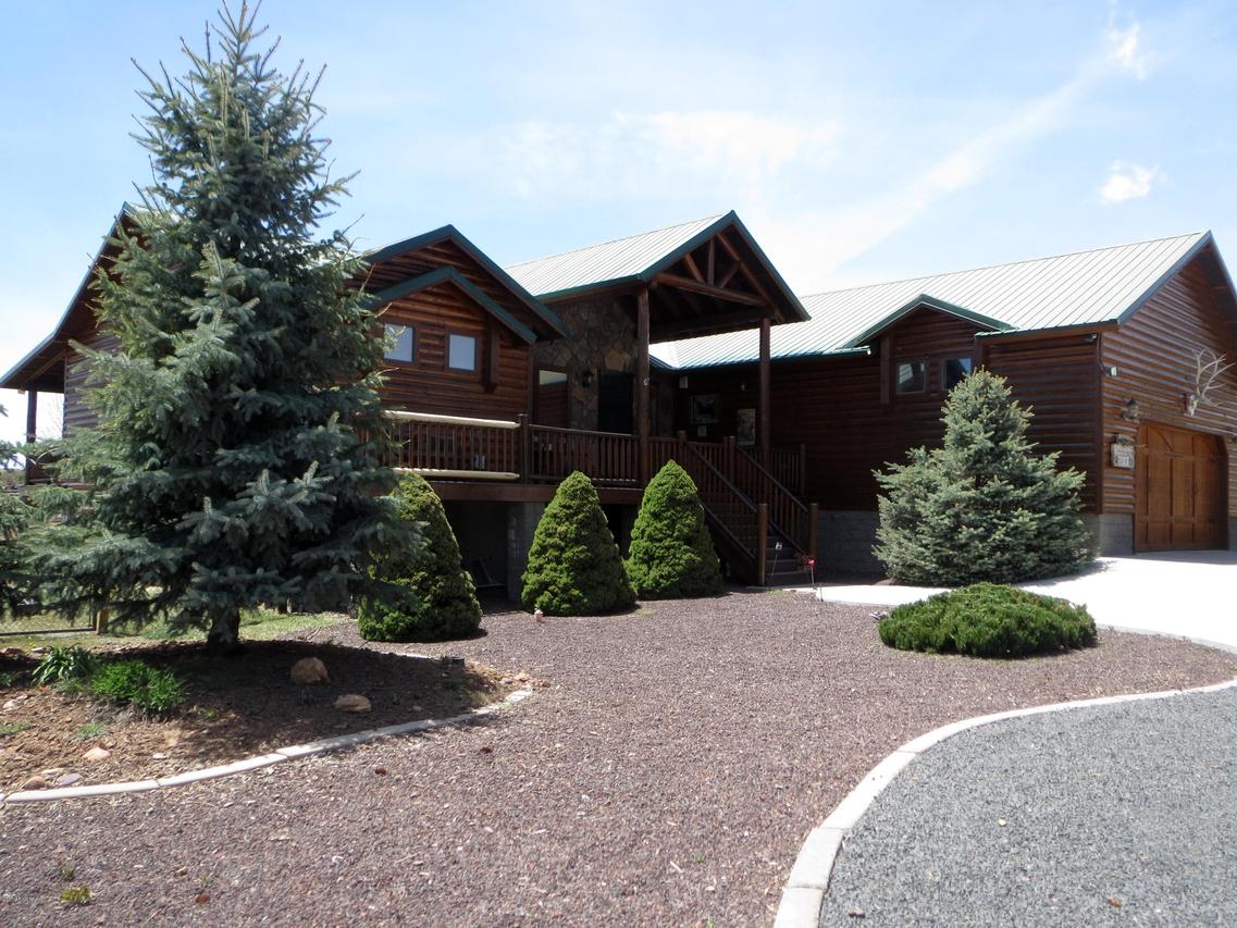 2702 Covered Wagon Tr., Overgaard, AZ 85933