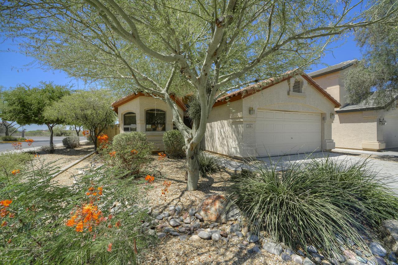 2215 W Mark Ln., Phoenix, AZ 85085
