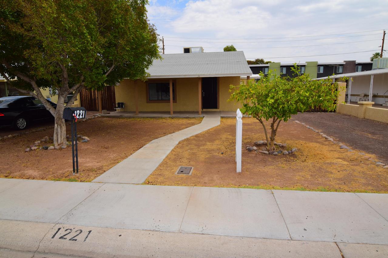 1221 N 43rd Pl., Phoenix, AZ 85008