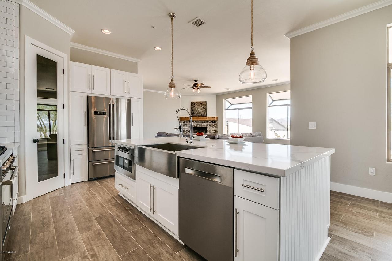 34212 N 10th St., Phoenix, AZ 85085