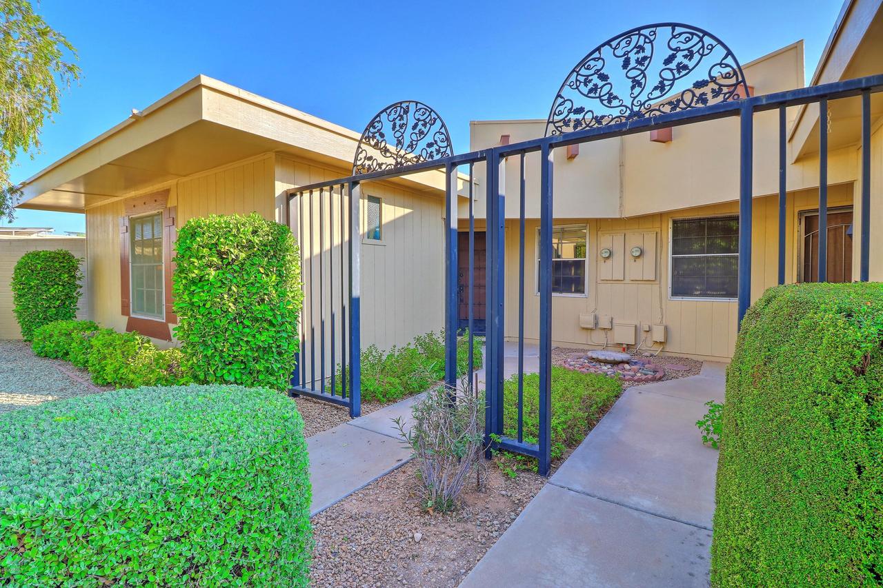 10460 W Palmeras Dr., Sun City, AZ 85373