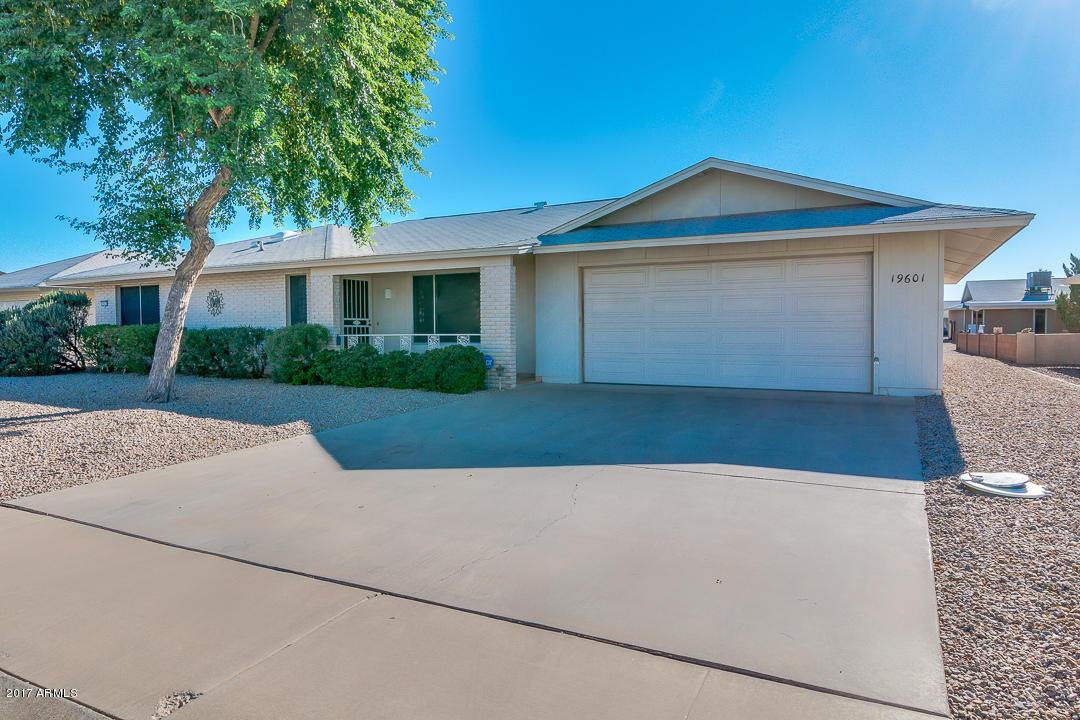 19601 N Willow Creek Cir., Sun City, AZ 85373