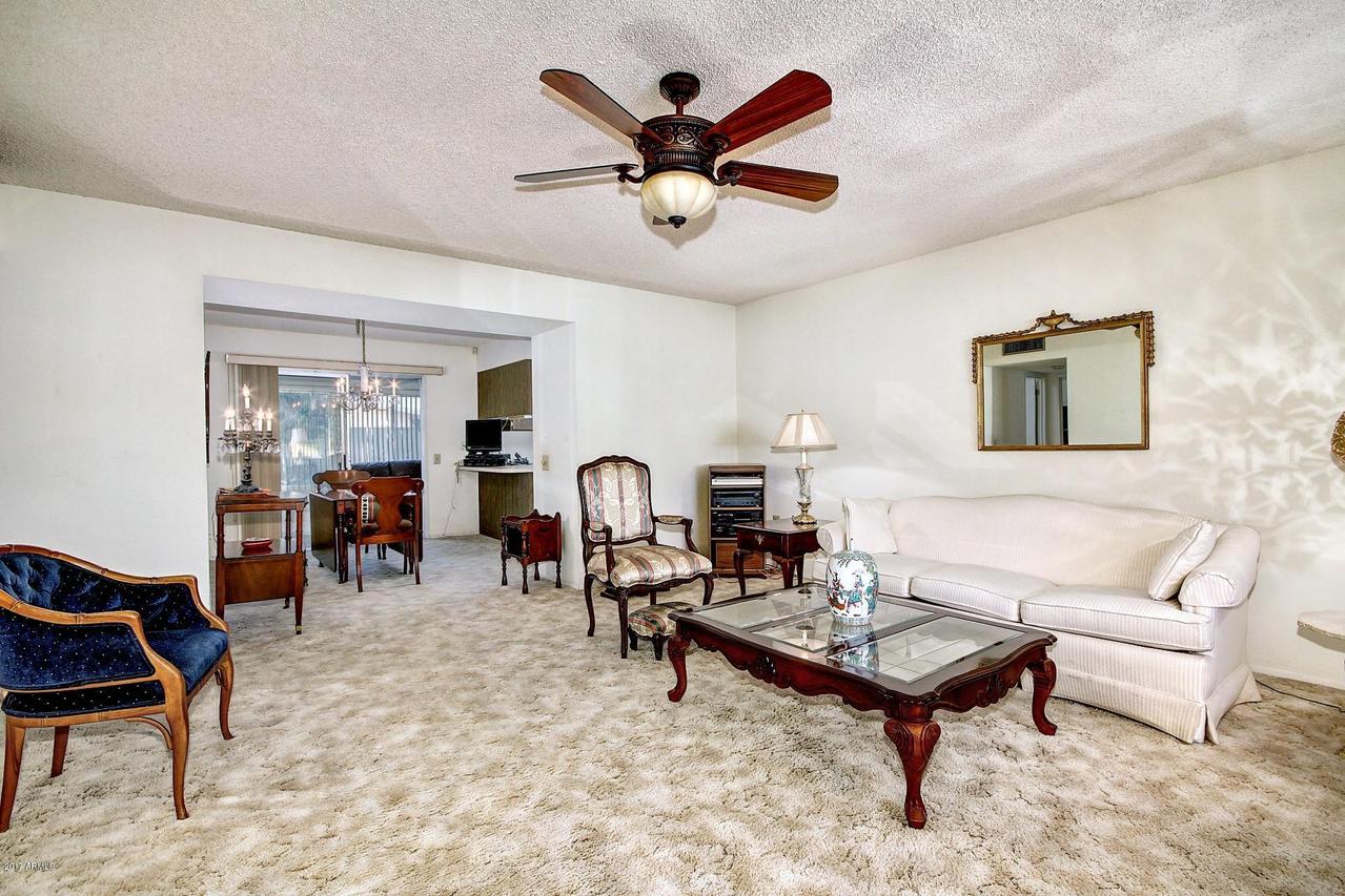 9618 N 110th Ave., Sun City, AZ 85351