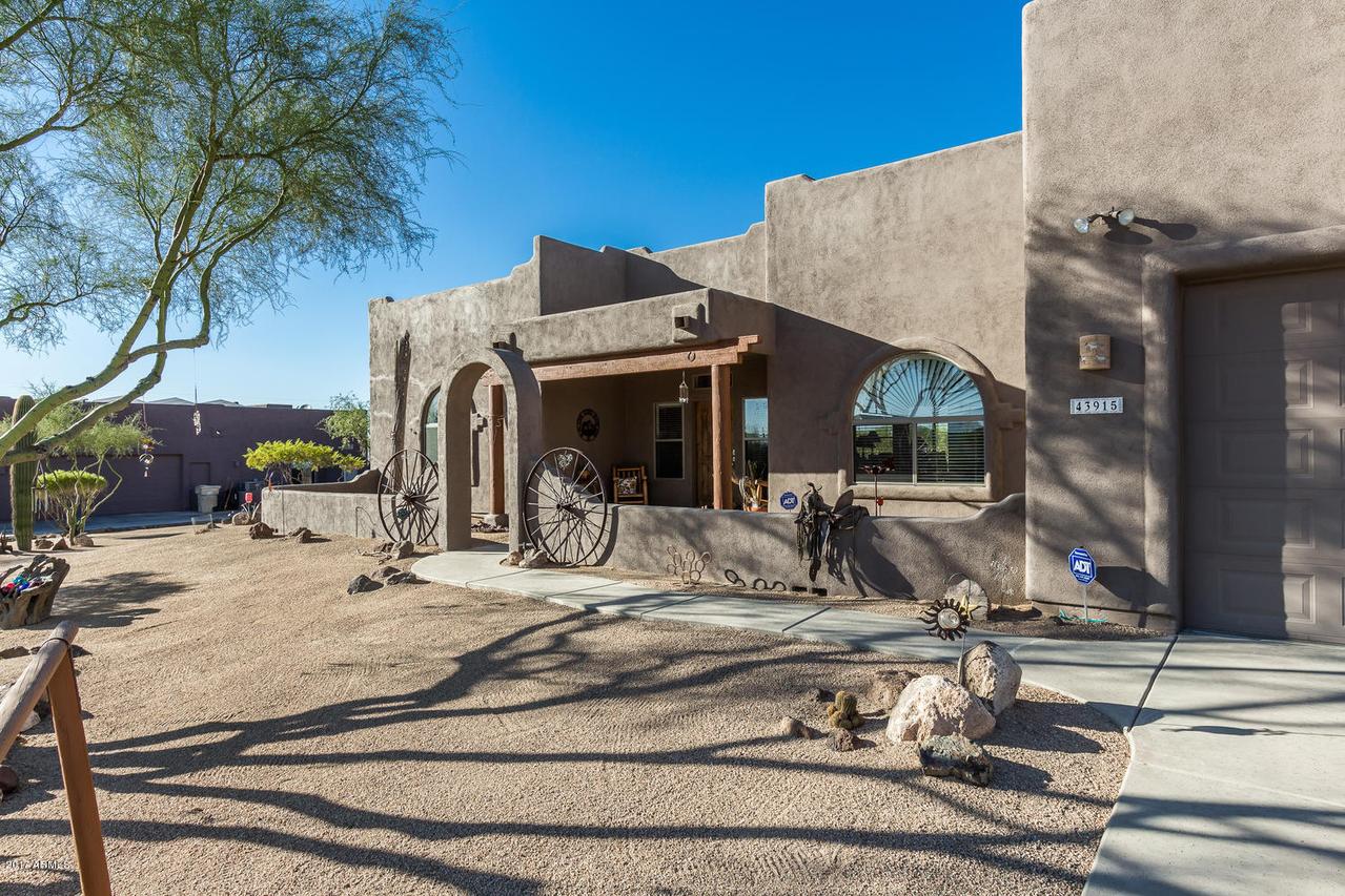 43915 N 20th St., New River, AZ 85087