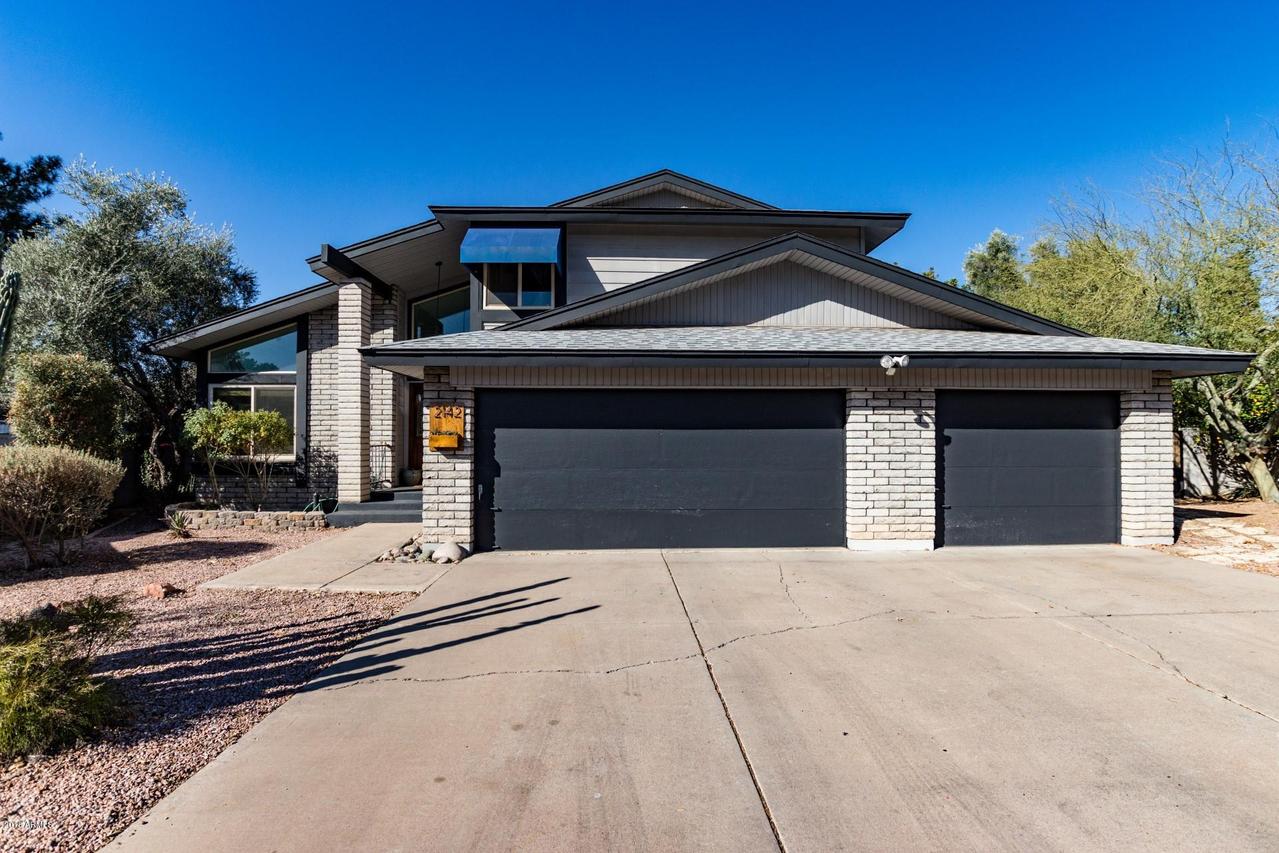 2142 S Rogers St., Mesa, AZ 85202