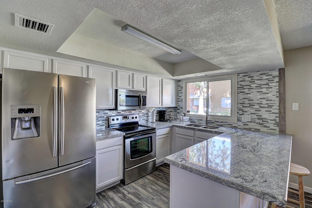 6554 N 43rd Ave., Glendale, AZ 85301