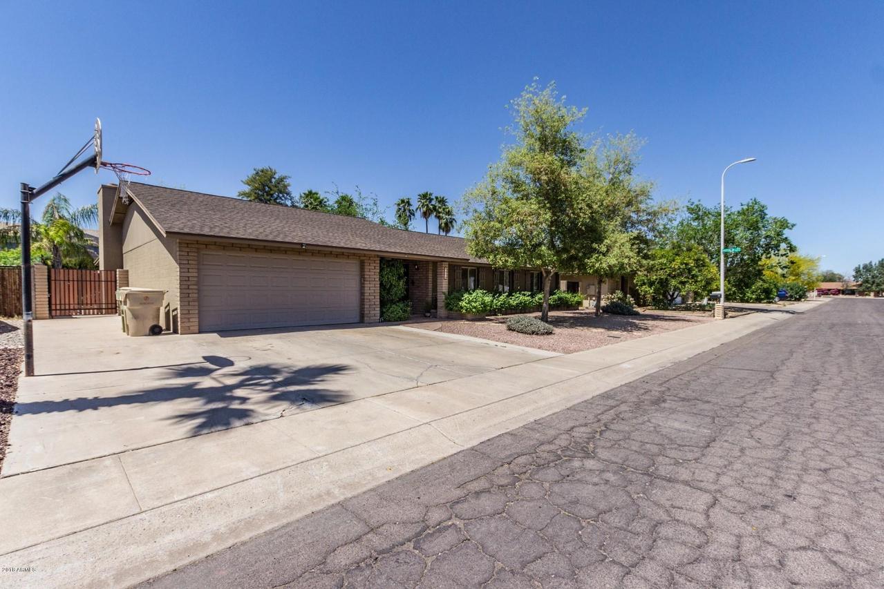 9216 N 58th Dr., Glendale, AZ 85302